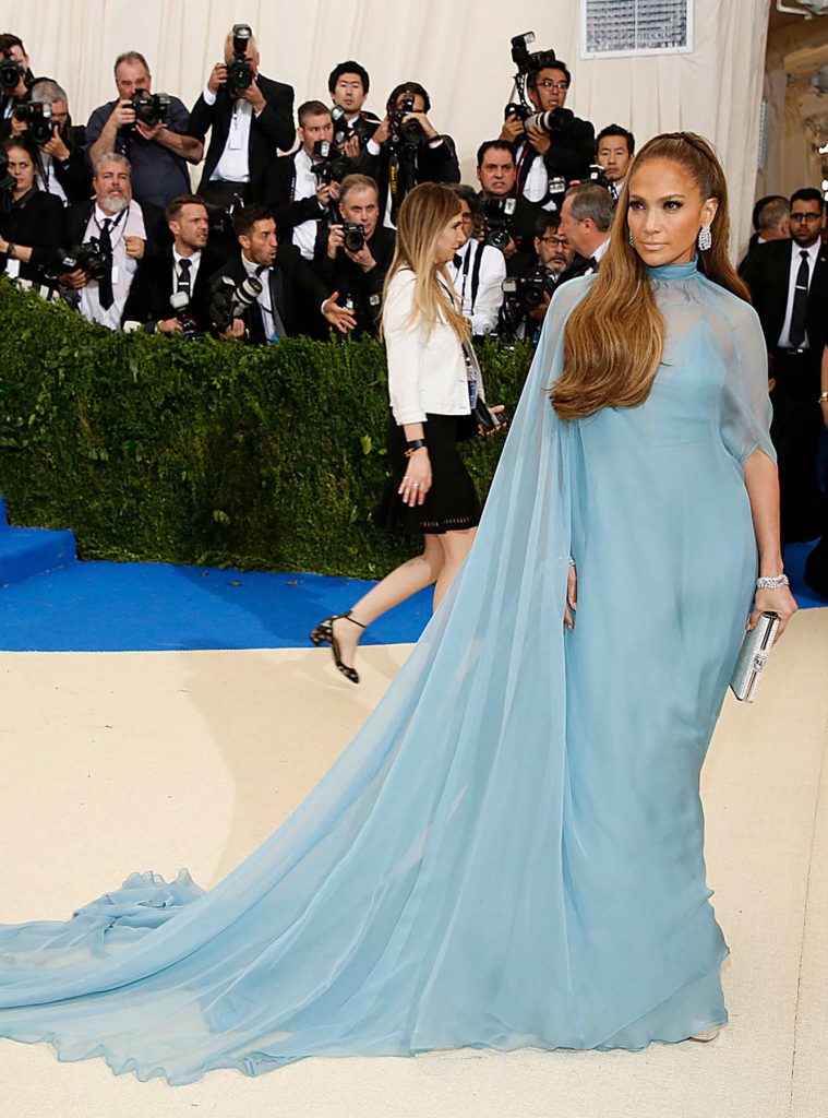 02-met-gala-2017-471-jennifer-lopez-superJumbo